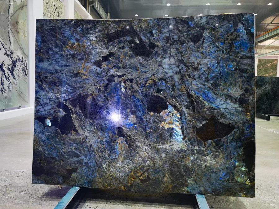 蓝翡翠奢石玉石特点1