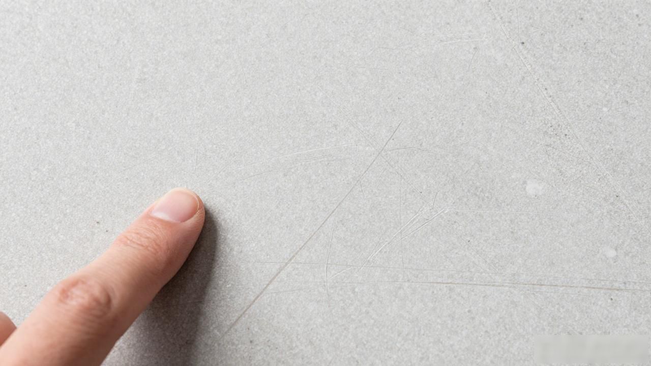 石材划痕分级处理：轻微与深度划痕修复技巧_石材有划痕怎么处理_石材划痕修复视频